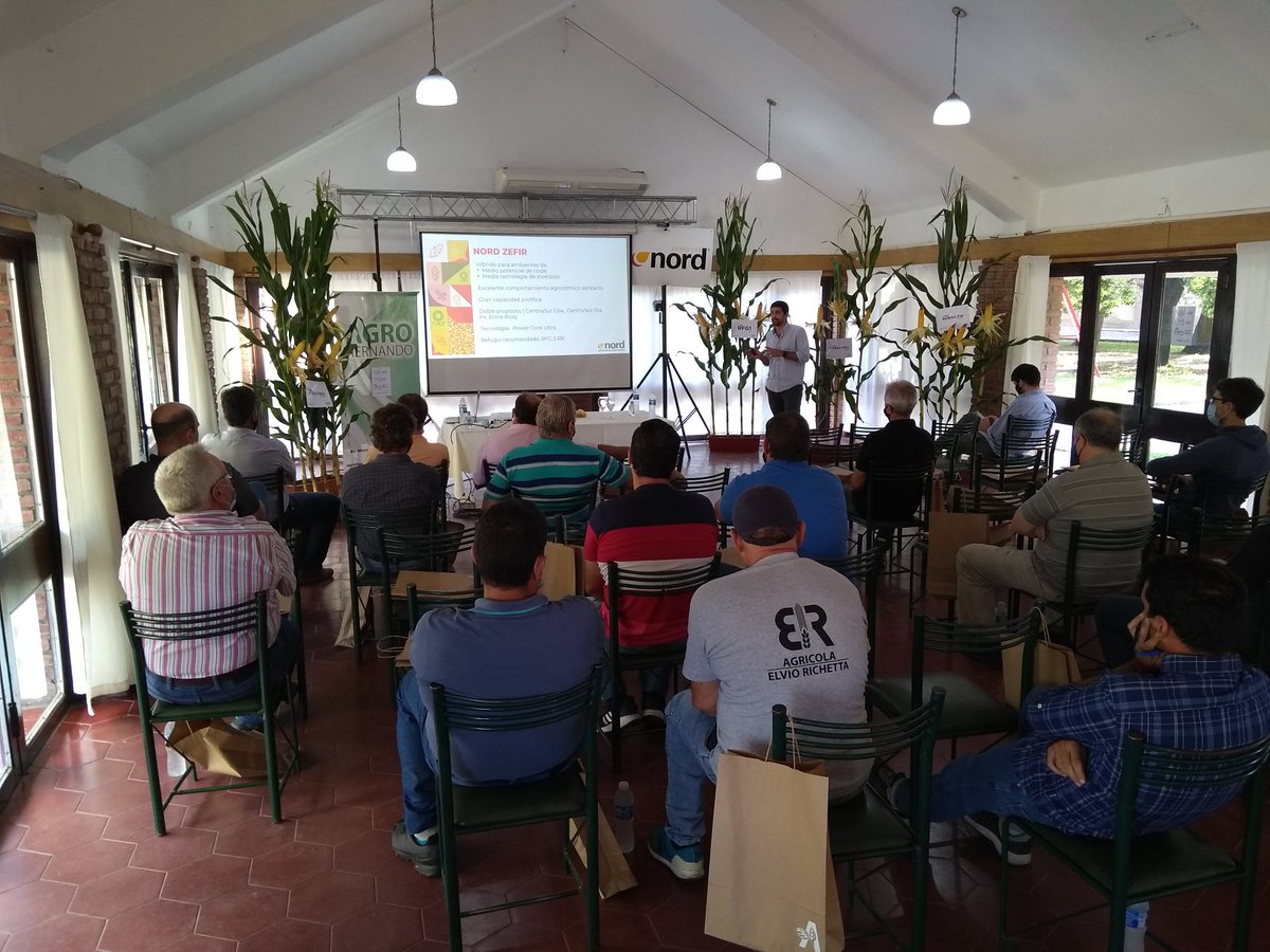 Brunomacchi5's tweet photo. Realizamos una hermosa charla con la gente de #agrohernando!.
La lluvia nos obligó a realizarlo en un salón pero fue todo un éxito.
Muchas gracias a nuestro distribuidor por el compromiso y la convocatoria
@ALZ_Agro 
@ALZAgroMercados https://t.co/qzIPuFs34g