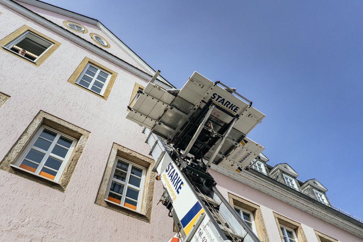 batix's tweet photo. Der Umzug ist geschafft. 📦 Wir sind stolz auf den reibungslosen Umzug und danken allen fleißigen Helferinnen und Helfern. Nun liegt ein neuer Abschnitt Firmengeschichte vor uns – wir freuen uns. 😊#batix #bx #saalfeld #umzug #software #batixsoftware #thefutureishere #zukunft https://t.co/EJ4YyYhK3Z