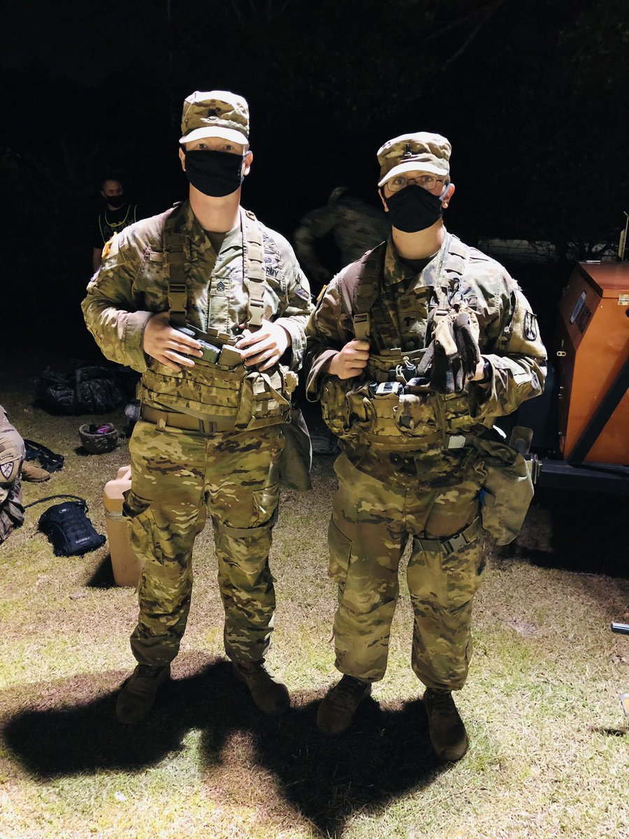 2_39IN's tweet photo. It’s so amazing to lead @USArmy #Soldiers Congrats to SPC N. Sladek, the @fortjackson Soldier of the year; SSG B. Hodge who earned his EIB today; and 1LT N. Biggers who earned his ESB today. It’s an honor just to be on your team! 🇺🇸🍀#VictoryStartsHere #AAAO #ExpertSoldiers https://t.co/aKsuTkgHV6