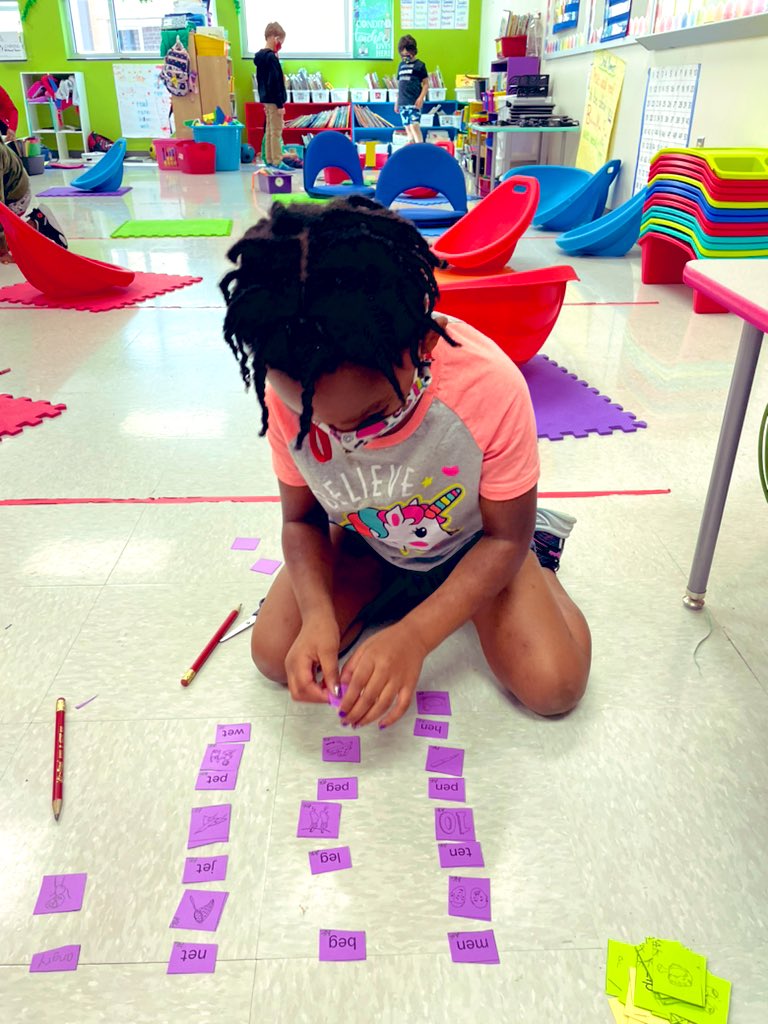 SheahansFriends's tweet photo. A is working hard sorting word families today! #conditproud https://t.co/24XgCrhlK3