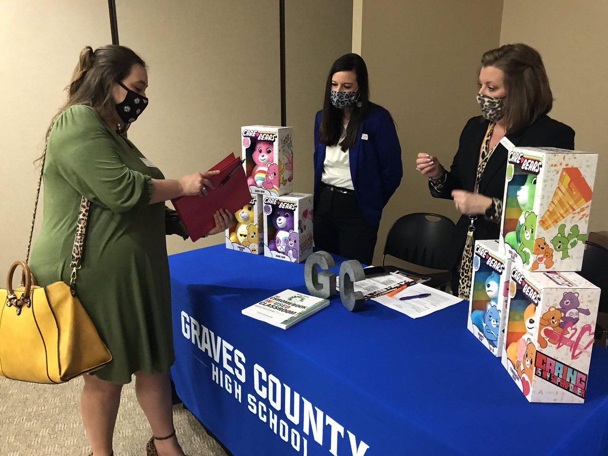 WKUmartin's tweet photo. @WKUCEBS @GRRECKY Job Fair action! @SCPSPersonnel @GravesCounty https://t.co/QlFNqOUwCC
