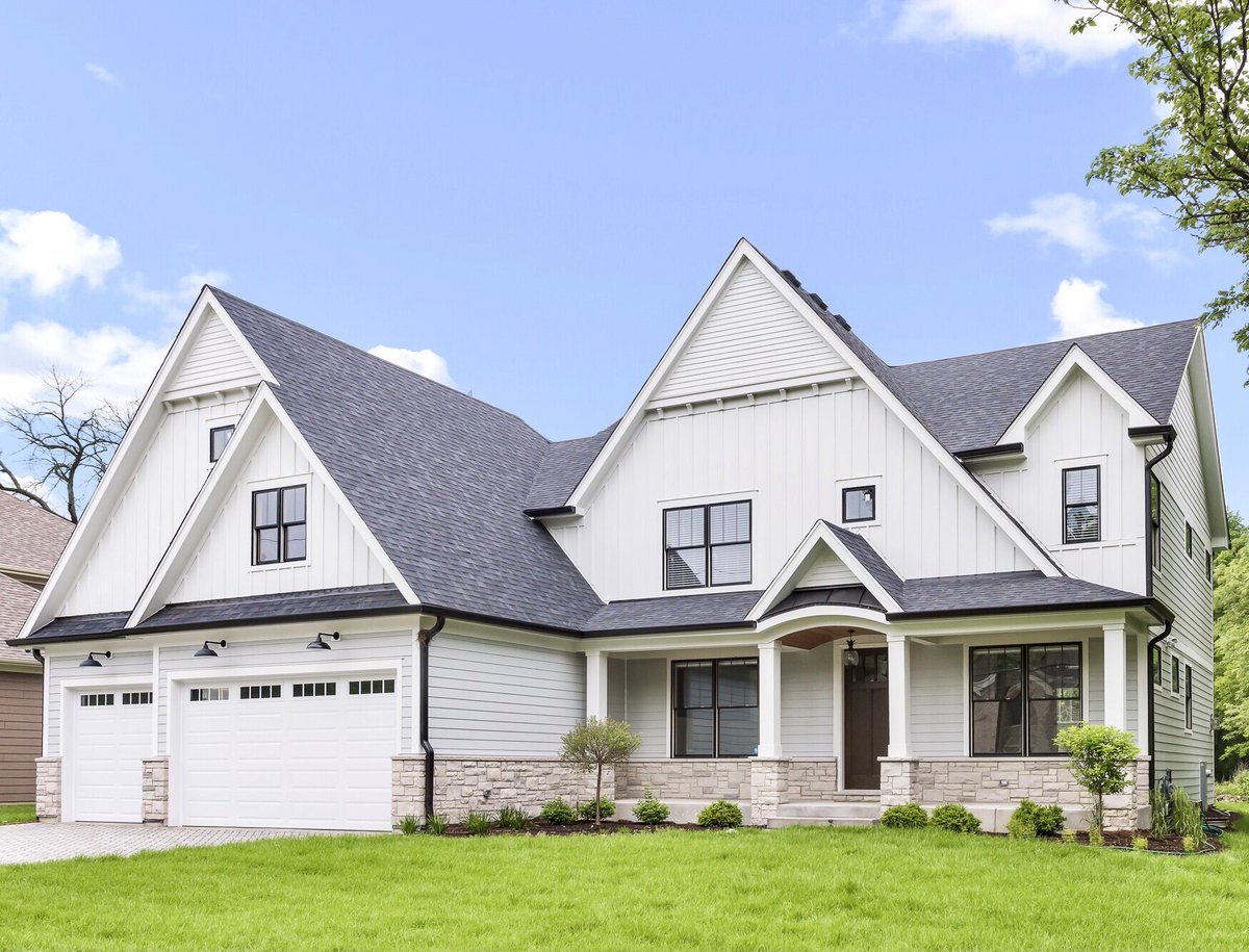 JamesHardie's tweet photo. The subtle color palette on this #home results in a sophisticated and timeless #exterior. The #HardiePlank lap siding is in Light Mist and the #HardiePanel vertical siding is in Arctic White.
.
Find the perfect color for your home: https://t.co/jFkhBsmUeZ
.
#jameshardie https://t.co/Qu0G7ONCIu
