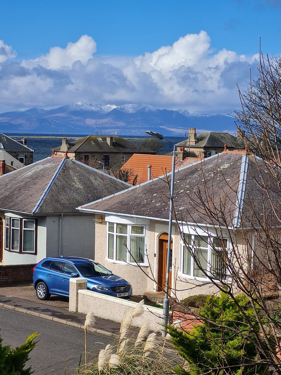 browne_oonagh's tweet photo. Worked from home today! This view helped! https://t.co/dNPE5q875d