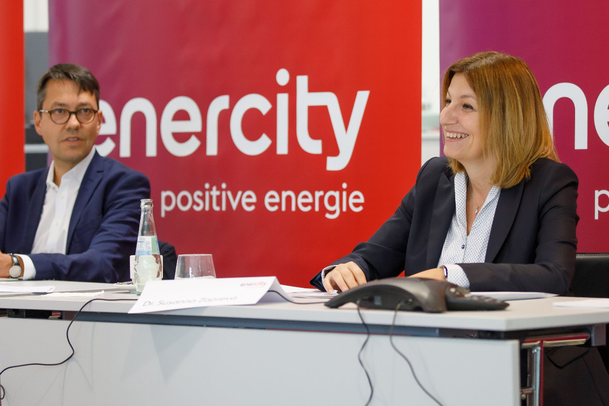 enercity's tweet photo. Rekordumsatz 2020, Ausbau der E-Mobilität und #Kohleausstieg - das sind nur drei der Themen des heutigen Jahrespressegesprächs von #enercity. Mehr dazu findest Du hier: https://t.co/QOrGmSrgQ8
#positiveenergie #emobilität #rekordumsatz #erneuerbare #compleo #wallbe https://t.co/DIa767ecZQ