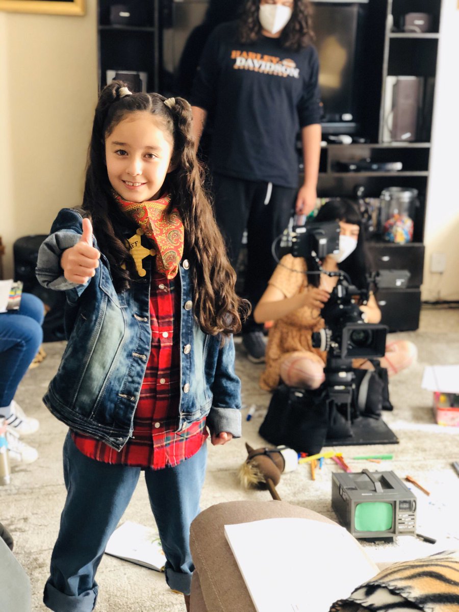 freyre_luz's tweet photo. Semana de #grabaciones con @AmbarLuzOficial #AMBARLUZ para el #cortometraje #lavaqueraeldetectiveyelgato https://t.co/UXNfEJ6lSv
