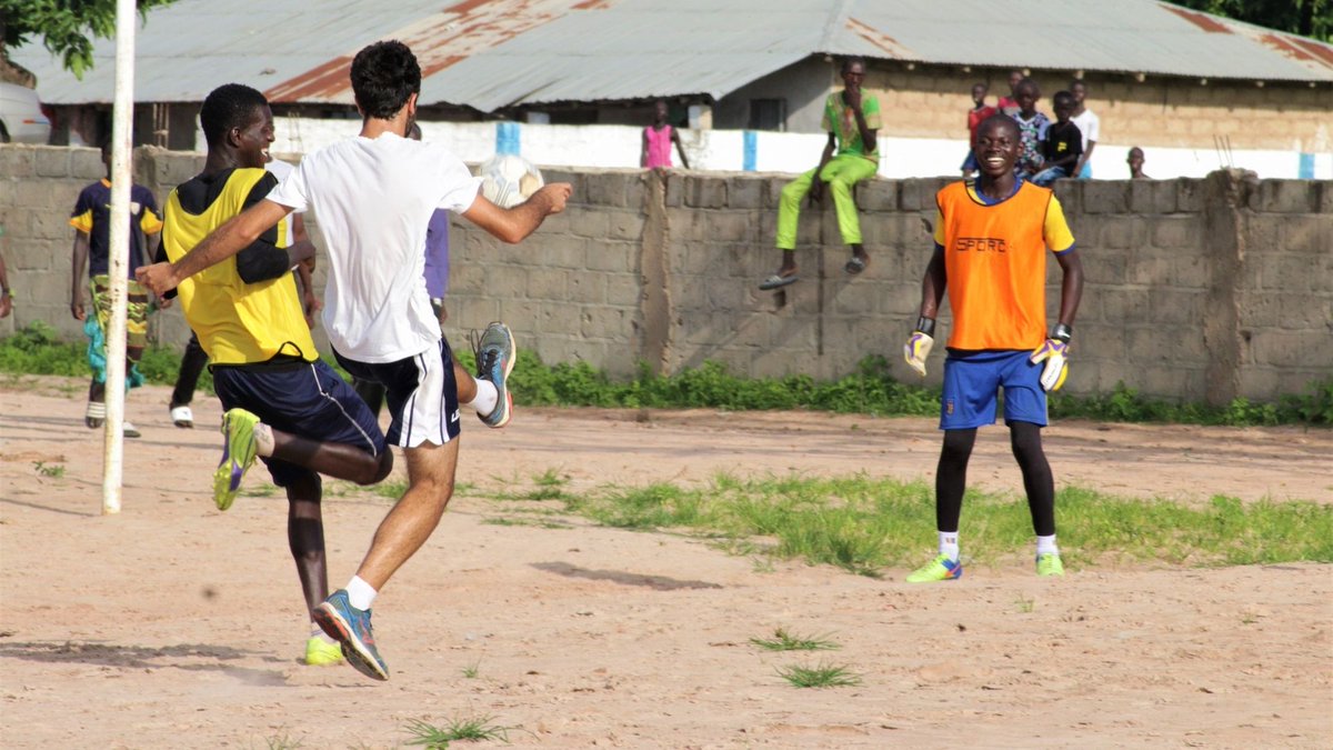 playingspain's tweet photo. 🇬🇲Gambia se ha clasificado por primera vez para jugar la Copa de África de fútbol 👏🏽

Recordamos algunos de los grandes momentos que hemos vivido con el deporte en Gambia 😄 https://t.co/UyFPA9VDeh