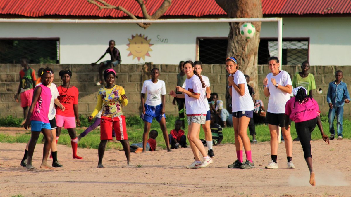 playingspain's tweet photo. 🇬🇲Gambia se ha clasificado por primera vez para jugar la Copa de África de fútbol 👏🏽

Recordamos algunos de los grandes momentos que hemos vivido con el deporte en Gambia 😄 https://t.co/UyFPA9VDeh