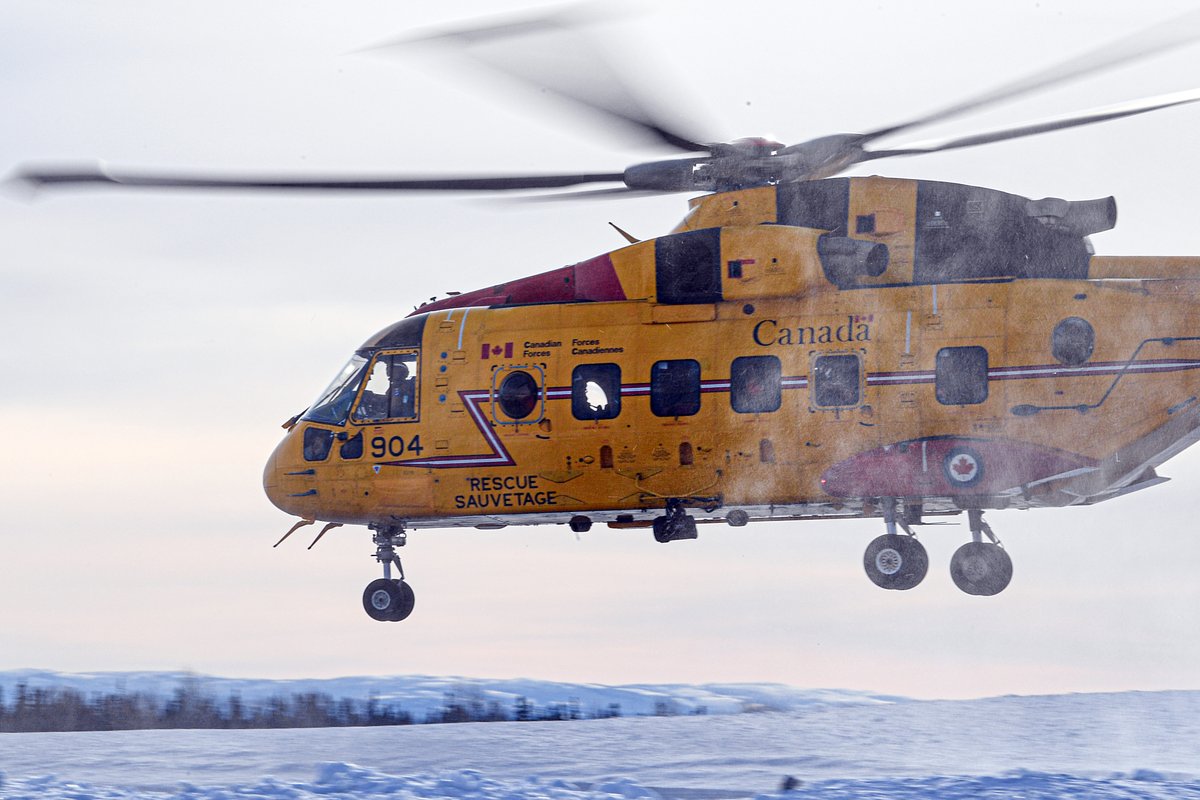 CanadianForces's tweet photo. Take off! ✈️
We're flying over the Arctic during #ExAmalgamDart, a @NORADCommand air defence exercise. We're honing our skills as we work alongside our U.S. allies and partners in the Arctic. 🇨🇦🇺🇸
https://t.co/rHWBysRWh5 https://t.co/r0I3kraLgS