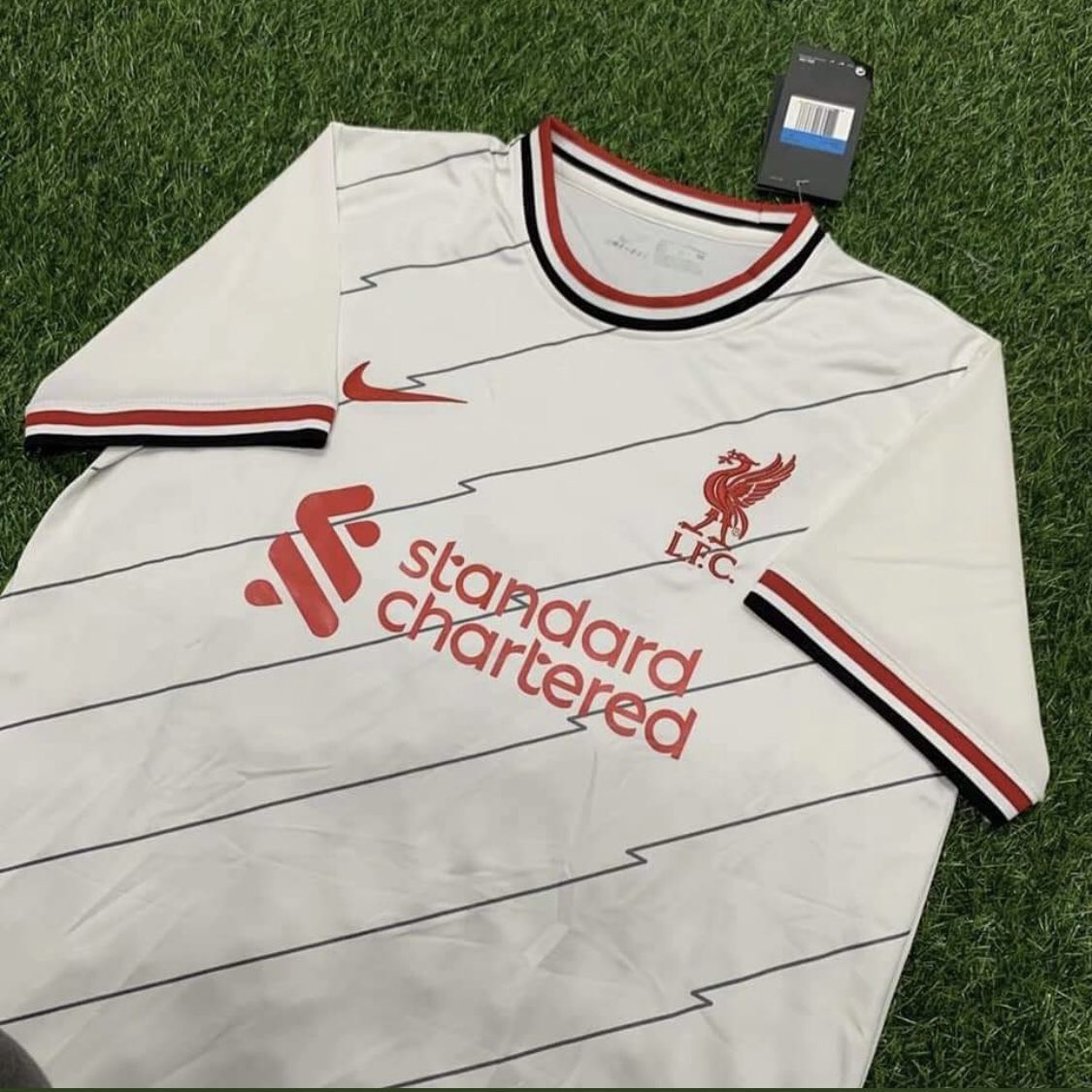 K7CAMISAS's tweet photo. Os rumores sobre as novas camisas do Liverpool aumentaram e, segundo vazamentos, estes serão os modelos pra próxima temporada...
O que acharam? 🤔
Fonte @oREDbra
#k7camisas #camisadefutebol #Liverpool #Reds #anfield #ynwa https://t.co/bi1qW5aYD2