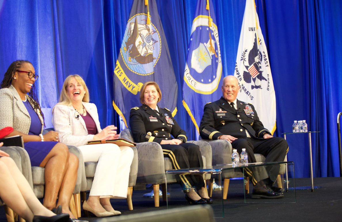 SusanDavisIntl's tweet photo. Congrats AF Gen Jacqueline Van Ovost, only active duty woman 4-star, & Lt Gen Laura Richardson, 4-star by @POTUS appointment, 2 of 3 women nominees ever to lead Combatant Commands!
Fortunate to hear Richardson speak at client @SeaServiceLead's #JWLS in 2019. #WomensHistoryMonth https://t.co/oD3i3PPsIM