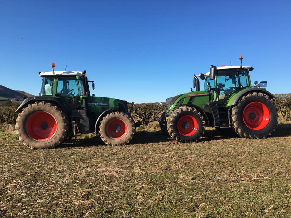 Fendt_UKIreland's tweet photo. It's #FendtFriday & this week's #FendtFavourite features these photos from Gordon Mitchell, showing the differences in cab & out between his Fendt 820 and the new gen Fendt 700 Series when he had it on demo from Reekies recently.
Which is your favourite?
#ItsFendt #OldvNew https://t.co/4iyyKkkOAh