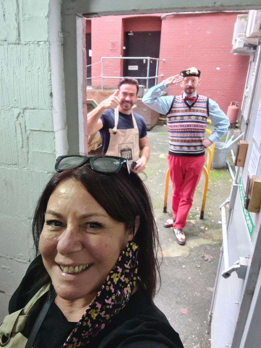 It's the last day of Drawers off with the fabulous 
<a href="/DianaAli22/">Diana Ali</a> &amp; 
<a href="/jennyeclair/">Jenny Eclair</a>

I've thoroughly enjoyed watching the series.
I have kept up with life drawing classes since filming and improved my technique plus made some fab friends. 

#DrawersOff
#channel4
#tvart
#lifedrawing