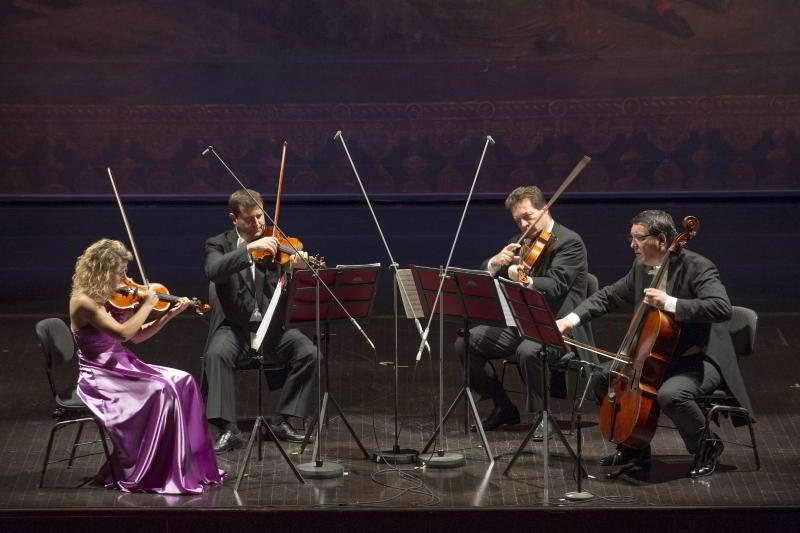 teatrosancarlo's tweet photo. #TodayistheDay #QuartettoTSC🎻
Ci siamo: i nostri artisti sono in scena, tutto è pronto. Il #PrimoViolino accorda. Iniziamo...
☑ su @mymovies🎟 https://t.co/Gbu2oJr3Ji
☑ su #Facebook 📍 https://t.co/cBuPnKXfJi
#TSConstream #stageathome #apertinonostantetutto https://t.co/9AdcHym4OO