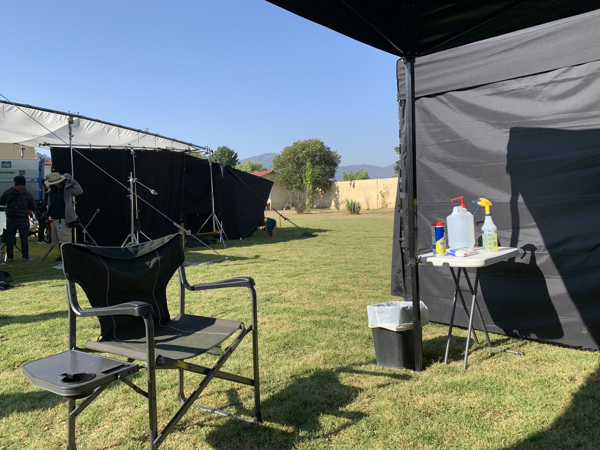 ABIZAIXX's tweet photo. Mi silla y mi oficina de este dรญa. #actorsjob #movieset #filmanding https://t.co/MlqwK3Y5uw