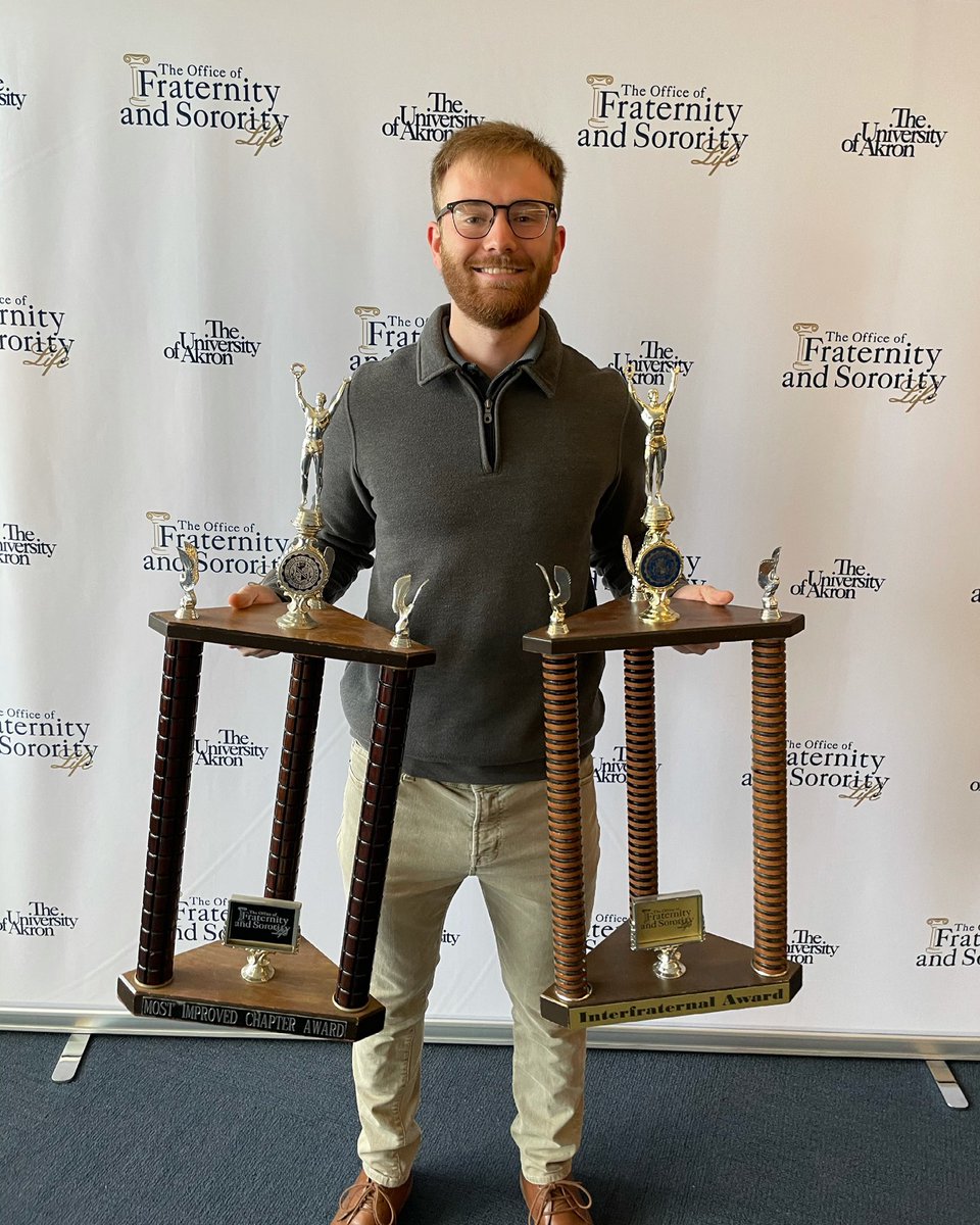 PhiPsiAkron's tweet photo. Trophies=won
Clark=cute
Community=served https://t.co/T1BDt121ii
