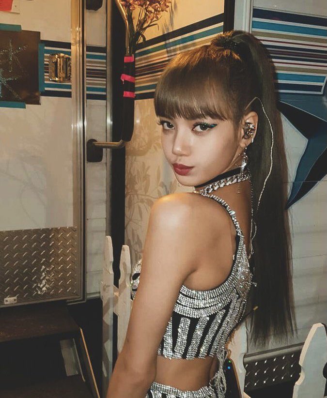 icxn__'s tweet photo. happy birthday to our dearest maknae ✨💕💝 i love you!! continue to shine bright and spread positivity!! 🖤💗 @BLACKPINK #LISAMANOBAN #LISAMANOBANDAY #HappyBirthdayLisa #BLACKPINK https://t.co/1kbo7Woq2Z
