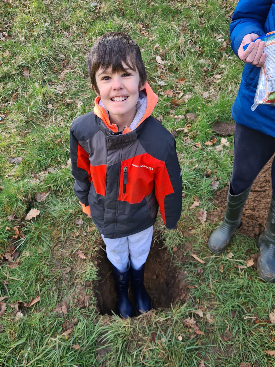 loopylou1303's tweet photo. Tree planting with Matthew &amp; Andrew #teamwork https://t.co/mDP1ykk9SO
