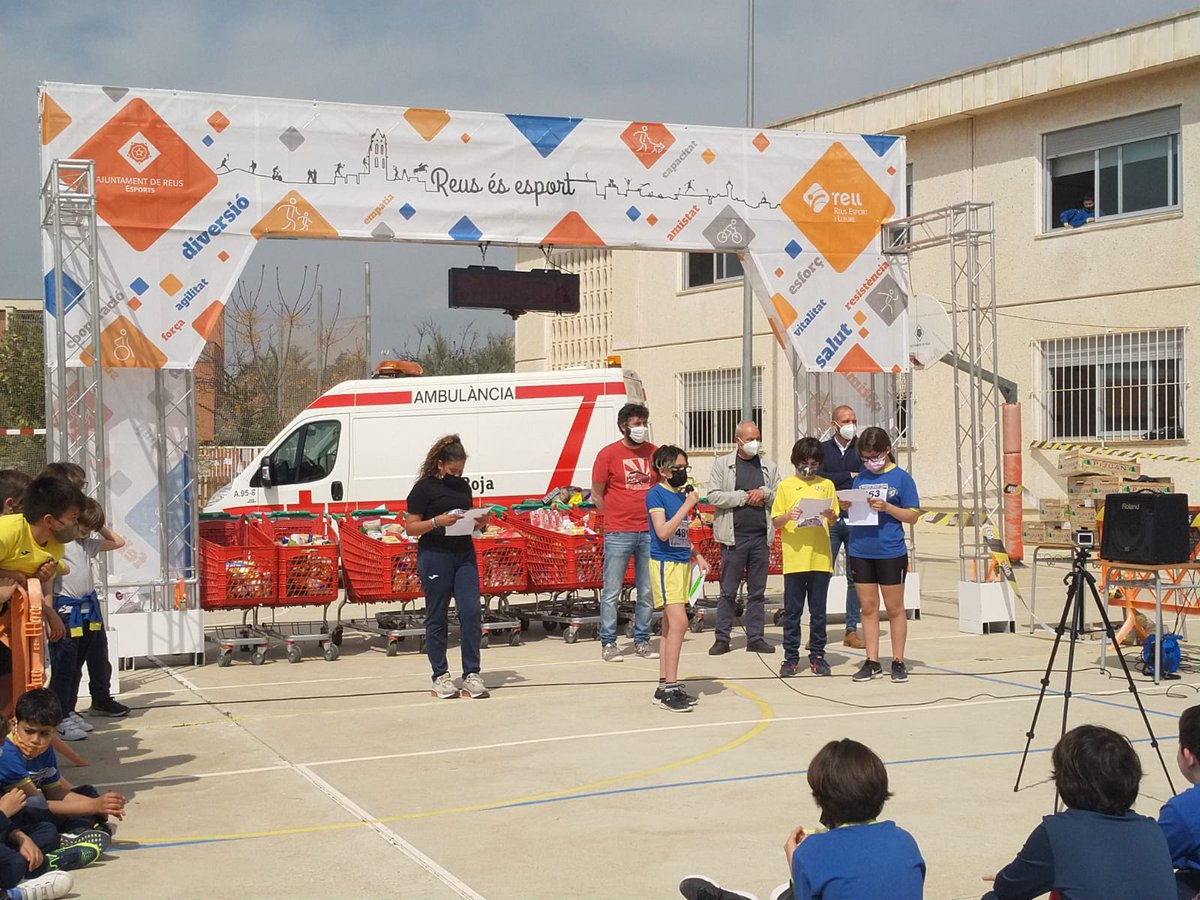 Escola_Alberich's tweet photo. Tot i les dificultats! 💪 

Fem el #CrosSolidari 🏃‍♀️🏃‍♂️🏃

Gràcies mestres, infants i comunitat per fer-ho possible!

Mil Gràcies @ReusEsport @ReusCreuRoja @reus_cat 

@educaciocat #Reus #Esport #Solidaritat https://t.co/QWPTK8s0x8