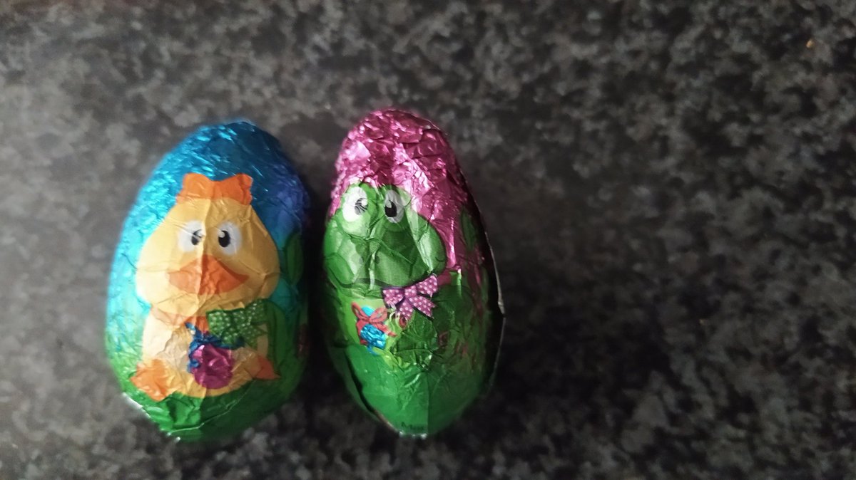 Sandra83039402's tweet photo. Ens desitgem unes bones vacances i bona pascua de la millor manera!!! Un munt de creaccions artistiques i un detallet de pascua als més petits 😍@pidelburgar♥️ https://t.co/CAihkCBYzF