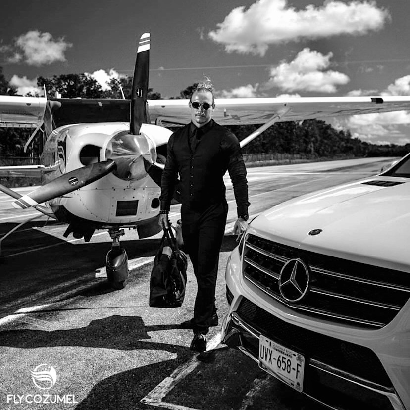 FlyCozumel's tweet photo. Our dear, dear, dear friend Luke Hartelust in boss mode for his new project MNLY 🖤🤍 𝐖𝐡𝐚𝐭 𝐚𝐫𝐞 𝐲𝐨𝐮𝐫 𝐭𝐡𝐨𝐮𝐠𝐡𝐭𝐬 𝐨𝐟 𝐭𝐡𝐢𝐬 𝐩𝐢𝐜𝐭𝐮𝐫𝐞?
#mnly #bossmode #life #picoftheday #cessna #mercedes #lifestyle #blackandwhite #entrepreneurlife #menfashion #leader https://t.co/Dt4IRNcrJ5