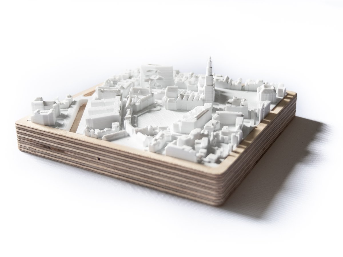 JDrewes_'s tweet photo. Nieuwe 3D Bag is uit! https://t.co/oiuak8Z8NM. En dan te bedenken dat ons eerste product ruim 8 uur kostte om te modelleren: https://t.co/1SIawnMxLe