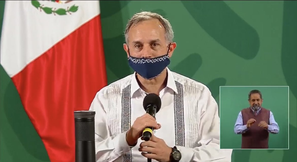 CarlosChaviraTV's tweet photo. Gatell, eres el doctor más irresponsable, provocador, sin vergüenza, descarado, burlón y sobre todo el más pendejo de todos. 

Eres el subsecretario de salud y usas el cubrebocas como naco. El cubrebocas es para tu hocico y nariz. 

Otro escupitajo a las víctimas de COVID. https://t.co/8GiiG3oglg