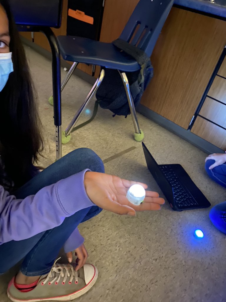MrsBouldinSTEM's tweet photo. @Ozobot teamwork makes the dream work and makes learning conditionals and logic a lot of fun. #iTeachCS #SCSTEMmonth #iTeachSTEM #ElementaryRobotics https://t.co/hx9aE43uh5