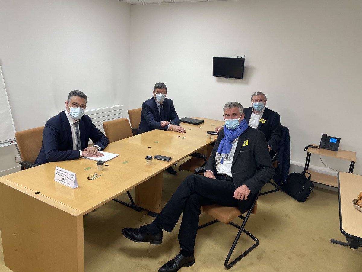 PALevisenat's tweet photo. Très heureux d'avoir reçu au @Senat en compagnie de mon collègue @claude_kern , le nouveau Président de la @FFTennis, @g_moretton et son Secrétaire général @PierreDoumayrou . https://t.co/lJFVhWYHMm