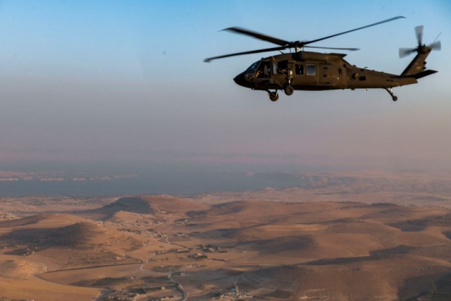 DefenseMirror's tweet photo. .@Sikorsky #SaudiArabia #YemenWar #UNEmbargo #armsban #UAE #MiddleEast:: Sikorsky to Build 25 Black Hawk Helicopters for Saudi Arabia https://t.co/hp7gHUZeZx https://t.co/nWT5X9QICW