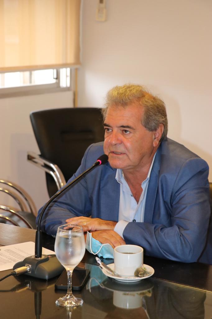 MinAgriCba's tweet image. #Lecheria 

El Mtro. @SergioBussoOK acompañado por la Secretaria de Ganadería @tatiboetto encabezan la primera reunión de la Mesa Provincial Lechera. 

Participan representantes de @CAPROLEC @CONINAGRO @fedeagraria @CartezArg  @crea_arg @SenasaAR y miembros de las Universidades.