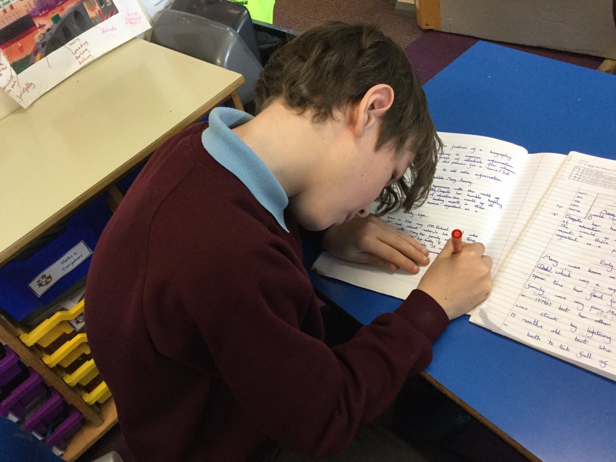 EllisonPrimary's tweet image. Year 6 have enjoyed learning all about Mary Anning. Today, they published their biographies, thinking carefully about the audience and how they can engage the reader with all of their information. Well done Year 6. #EllisonEnglish #Ellisonscience