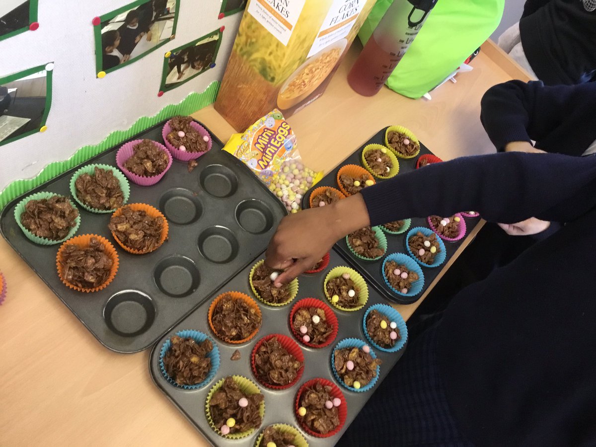 HighflyersStm's tweet photo. We have spent our morning making our very own Easter Cakes 🧁 we are amazing bakers! #stmDT #stmCookery #stmFood https://t.co/d98viSaGQC