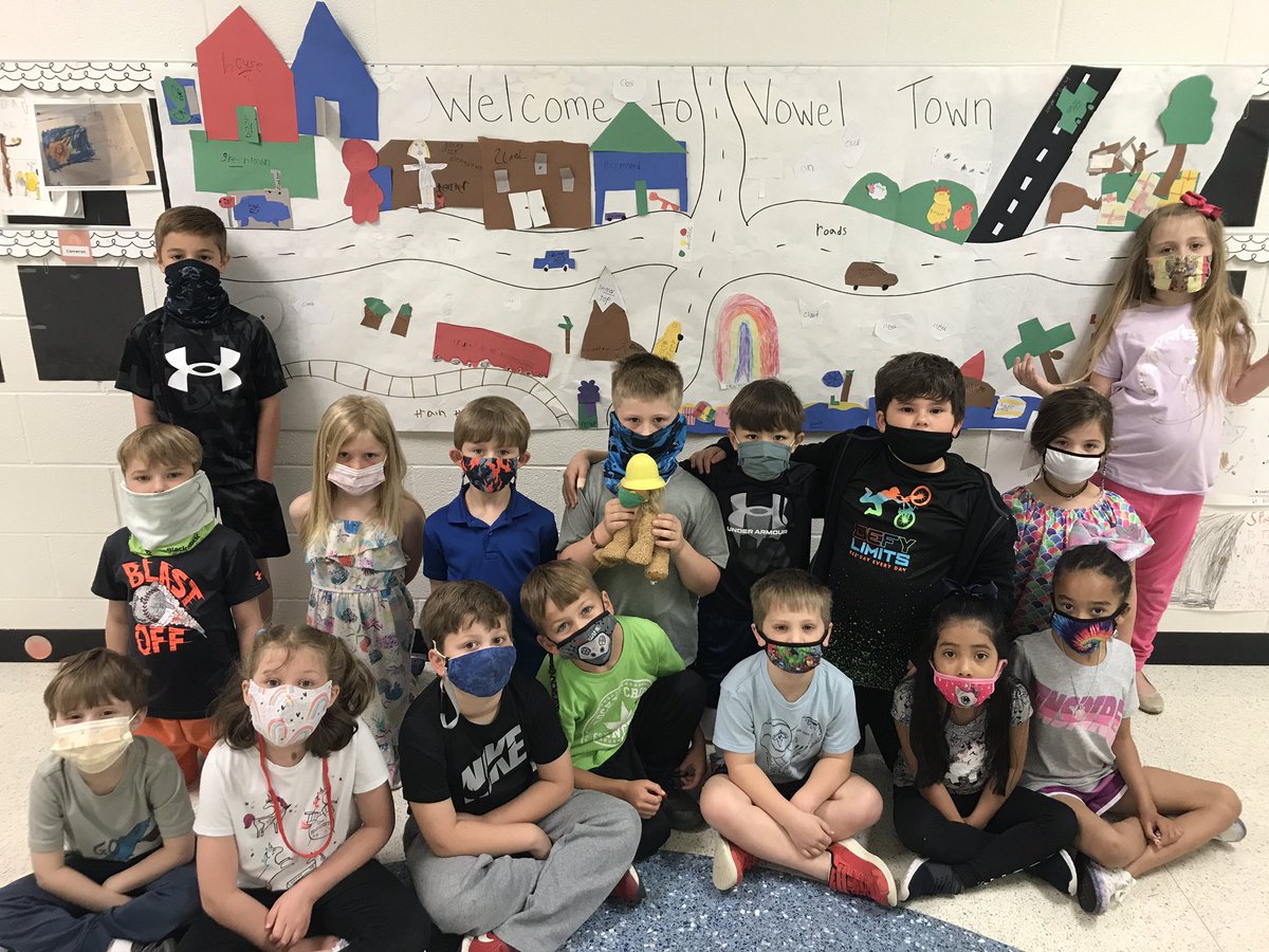 HaliHendricks's tweet photo. Welcome to Vowel Town! We had such a fun time celebrating the end of another phonics unit! We have become word builders and are ready to read and write longer words. Vowel teams can’t trip us up! #lex1literacy #onerce https://t.co/PQcERFhVzL