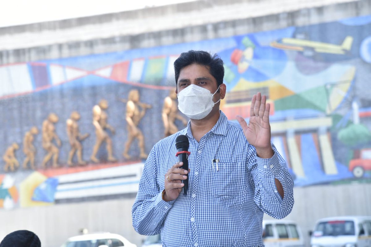 CommissionerSMC's tweet photo. આજતા. ૨૬/૦૩/૨૦૨૧ના સાયન્સ સેન્ટર, સીટી લાઈટ રોડ ખાતે કોવિડ નિયંત્રણ અને વેક્સિનેશન સંદર્ભે સ્વૈચ્છિક સંસ્થાઓ અને વિવિધ સમાજના અગ્રણીઓ સાથે મીટીંગનું આયોજન કર્યું હતું તે સાથે આગામી દિવસોમાં વધુમાં વધુ વ્યક્તિઓ વેકસીનેશન મૂકાવે તે માટે સહયોગ આપવા જણાવ્યું હતું. https://t.co/TBrN4P9Ce7