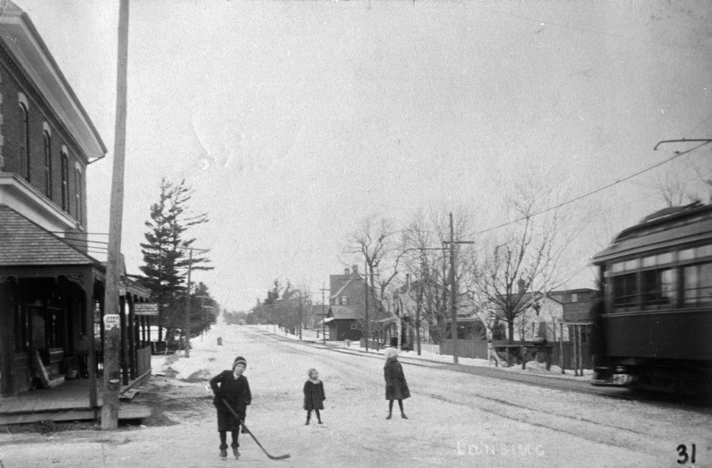 heritagetoronto's tweet photo. This rainy #PlaqueFriday, we're thinking about #weekenderrands &amp; thinking back to the local #generalstore, like Dempsey Brothers Store, once a community landmark &amp; stopping point on Yonge St that sold food, farm equipment &amp; hardware. #alwaysreadtheplaque: https://t.co/0oxg3ISk5n https://t.co/AjRuuyjqv7