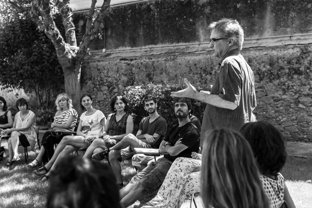 conarte_int's tweet photo. L'home que tothom estimava ens ha deixat. Pedro, has estat i continuaràs sent una font d'inspiració per a totes nosaltres. Pedro Sarmiento, impulsor de @proyectolova, la ópera en la escuela, va participar en diverses formacions de ConArte i ATempo els darrers anys... https://t.co/AbUlHeXZ2q