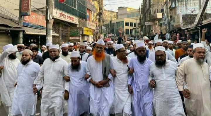 BloggerBangali's tweet photo. বায়তুল মুকাররম মসজিদে মুসল্লী দের উপর পুলিশ ও লীগের হামলা এবং হাটহাজারীতে পুলিশের গুলিতে ৪ জন শহীদ হওয়ার প্রতিবাদে সিলেটে বিক্ষোভ... https://t.co/z6XB4ybpNQ