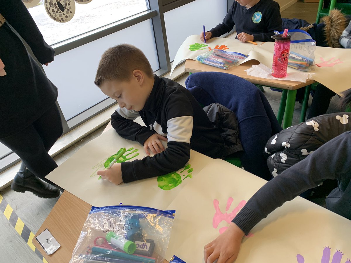 MrsErikaStfr's tweet photo. This week we learnt about the feeling of ‘worry’ 😩 First, we read #TheWorrysaurus by #rachelbright. Then we spoke about our worries with a partner and then used paint 🎨 and markers to make our very own Worrysaurus in the shape of our hand! What do you think? #stfrancisps https://t.co/gvjy7hnPdY