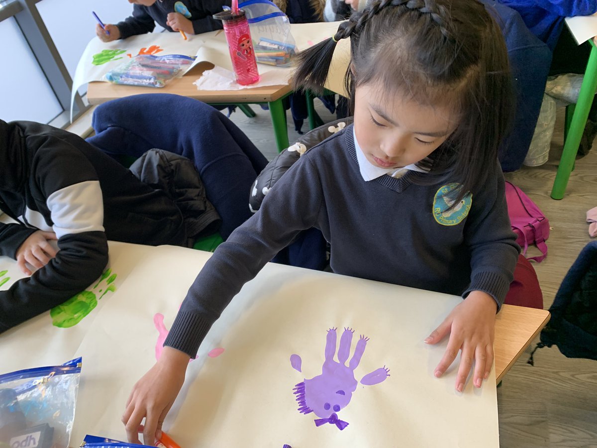 MrsErikaStfr's tweet photo. This week we learnt about the feeling of ‘worry’ 😩 First, we read #TheWorrysaurus by #rachelbright. Then we spoke about our worries with a partner and then used paint 🎨 and markers to make our very own Worrysaurus in the shape of our hand! What do you think? #stfrancisps https://t.co/gvjy7hnPdY