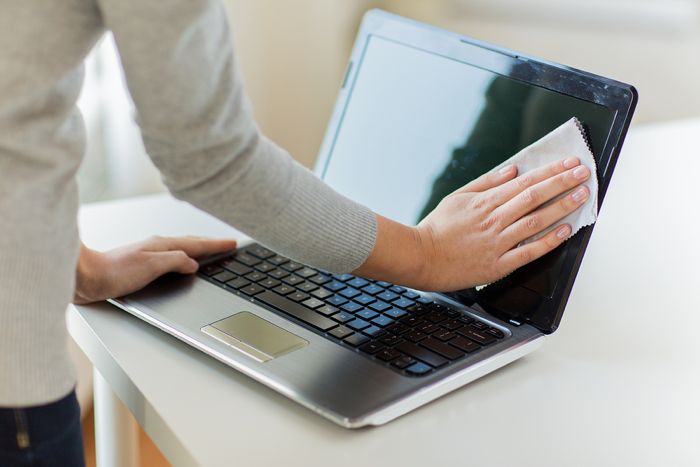 colleen_m_story's tweet photo. How to Clean Your Germ-Ridden Writing Computer. #amwriting #cleancomputer https://t.co/rxGe3zN6bi https://t.co/SUApX87LBn