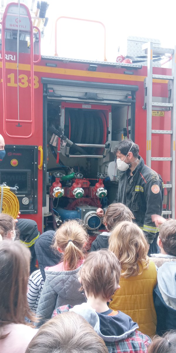 ecolelesseps's tweet photo. Les CPB ont visité la caserne des pompiers! @ecolelesseps @aefeinfo  @BCN_Bombers https://t.co/A7j736tflT