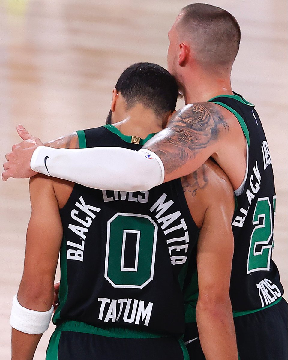 celtics's tweet photo. Always a class act 2️⃣7️⃣☘️ https://t.co/gFWinsCVJF