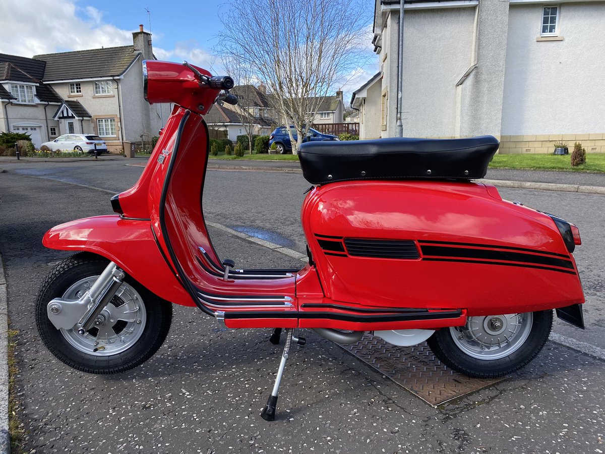 robert2burns's tweet photo. Sad to see this one go... full nut and bolt restoration... this stunning Italian British registered GP200 is ready to leave the clinic... and rides as good as she looks #drrobertlambrettaclinic #lambretta #gp200 #dl200 https://t.co/IuCQEDne8P