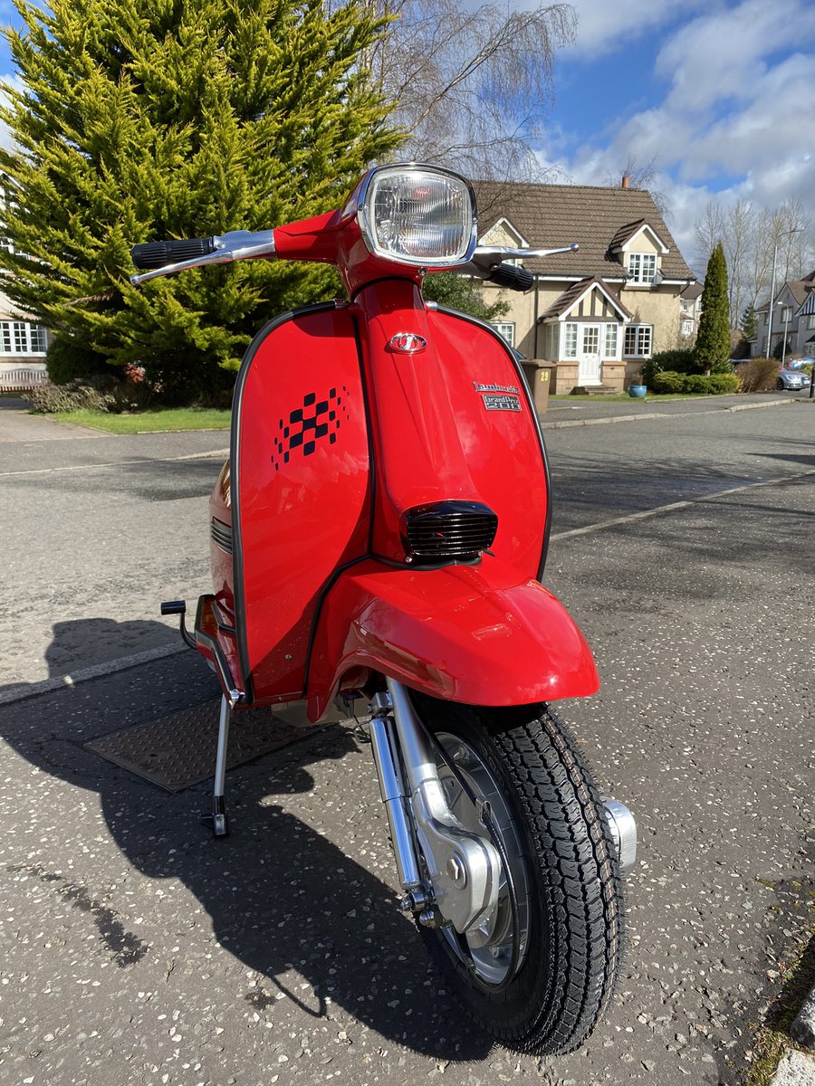robert2burns's tweet photo. Sad to see this one go... full nut and bolt restoration... this stunning Italian British registered GP200 is ready to leave the clinic... and rides as good as she looks #drrobertlambrettaclinic #lambretta #gp200 #dl200 https://t.co/IuCQEDne8P