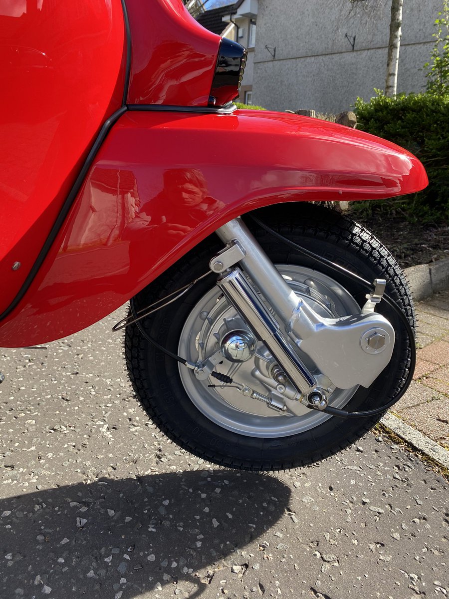 robert2burns's tweet photo. Sad to see this one go... full nut and bolt restoration... this stunning Italian British registered GP200 is ready to leave the clinic... and rides as good as she looks #drrobertlambrettaclinic #lambretta #gp200 #dl200 https://t.co/IuCQEDne8P