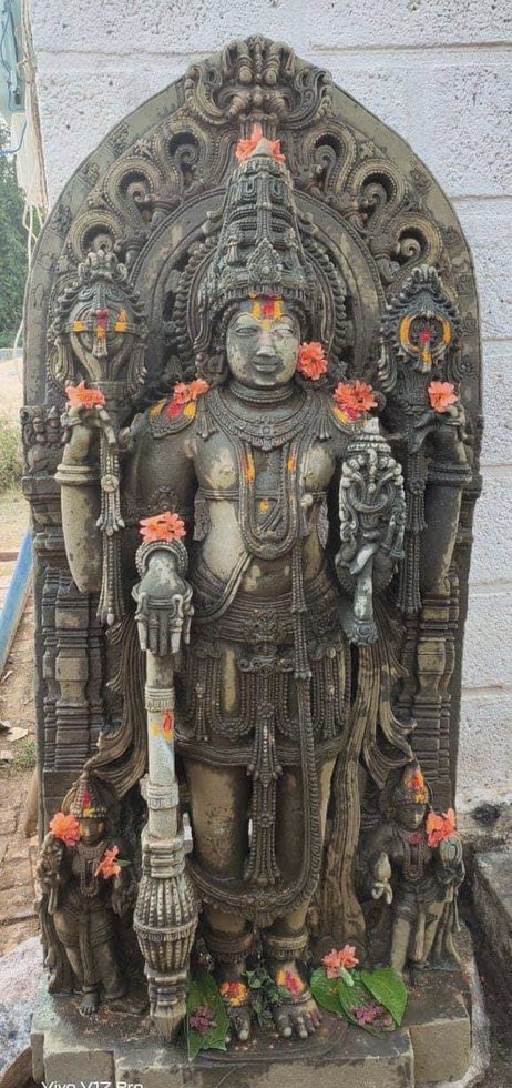 NeemKaroliBabaa's tweet photo. #ChannakeshavaSwamy Vigraha Found in Sakleshpura #Karnataka . https://t.co/PxFd20uWus