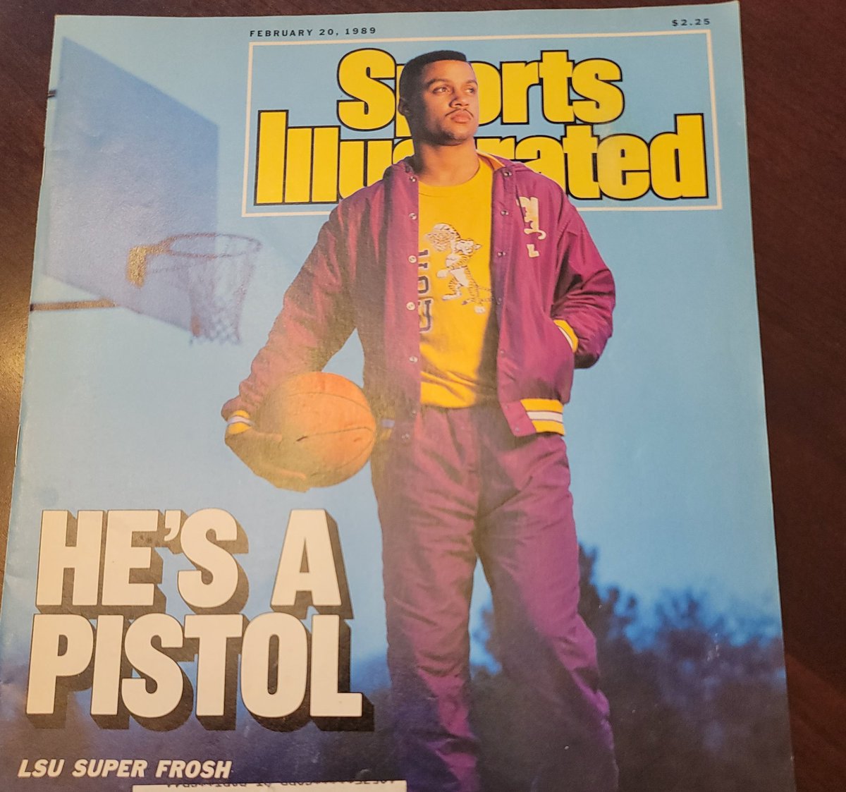 Razor1sportsdad's tweet photo. FBF: Purchased in 1989. Signed in 2021. 🐐
#Mahmoud_AbdulRauf #mint_condition #Legendary https://t.co/ls1XsvGbSQ