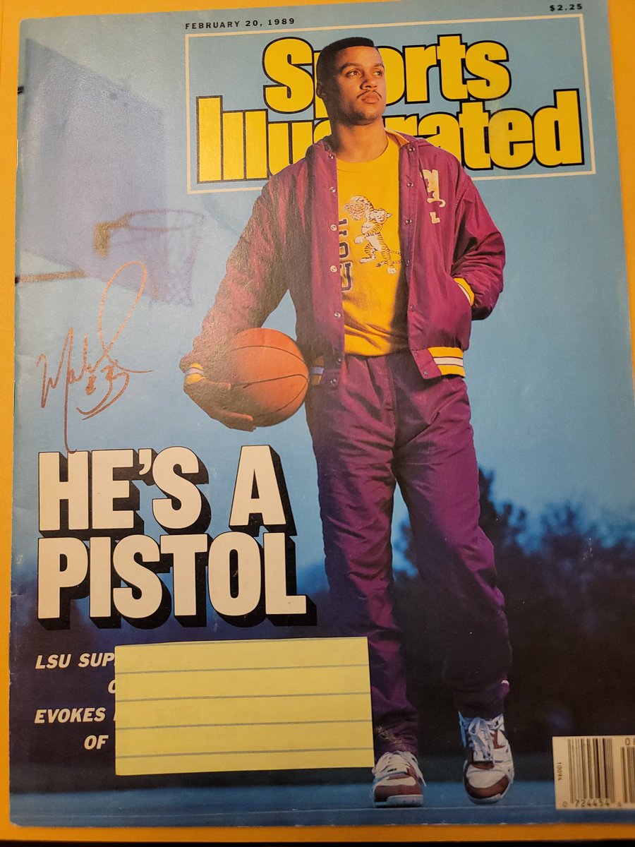 Razor1sportsdad's tweet photo. FBF: Purchased in 1989. Signed in 2021. 🐐
#Mahmoud_AbdulRauf #mint_condition #Legendary https://t.co/ls1XsvGbSQ