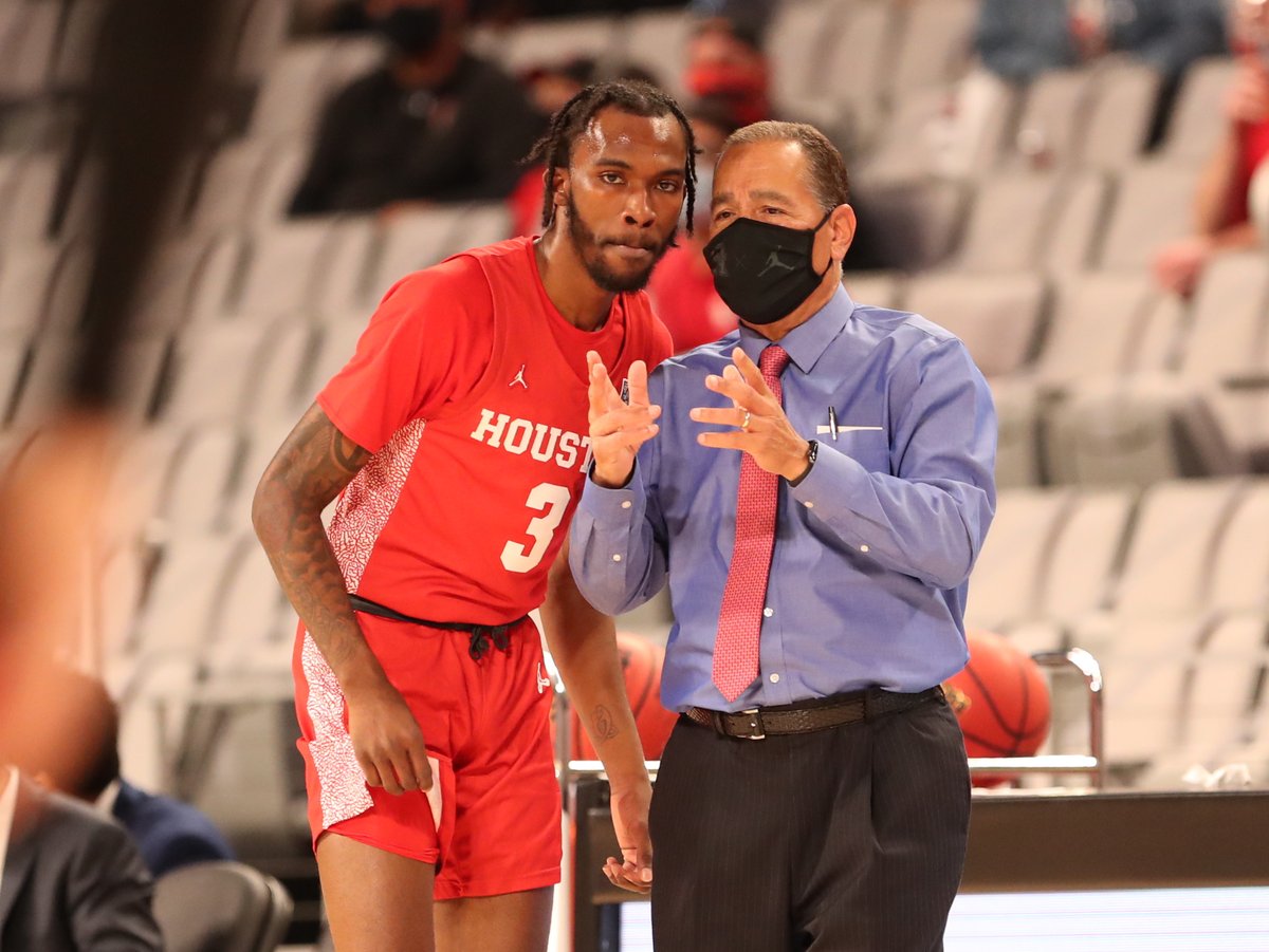 UHCougarMBK's tweet photo. Tremendous story about @LaDeeky and his journey with @UHouston to #MarchMadness Sweet 16... 

by @CJMoore for @TheAthleticCBB

#ForTheCity #GoCoogs 

READ – https://t.co/ZVtlhUvZF9 https://t.co/xmwN3rWcq0