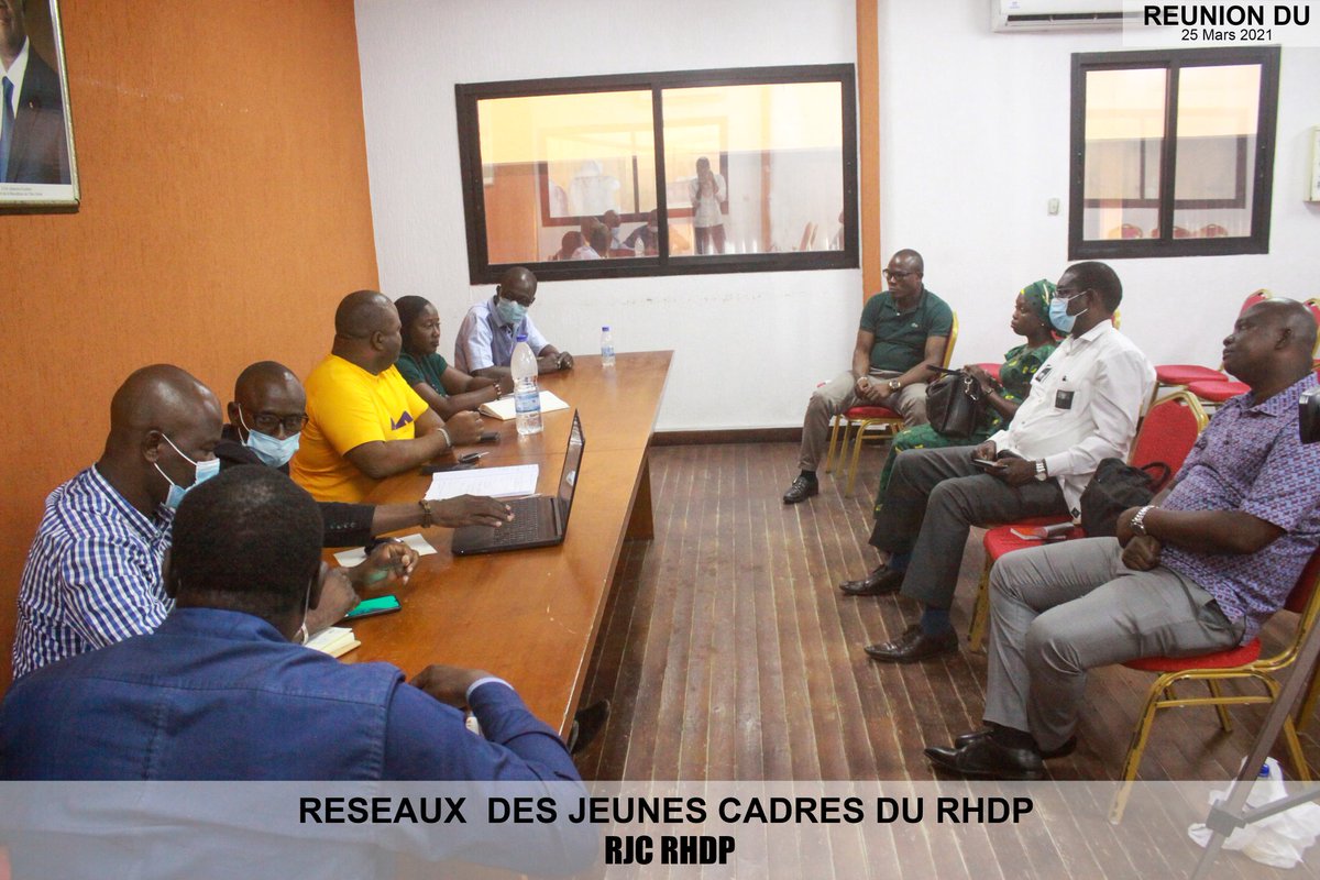 RhdpRjc's tweet photo. Ce 25 Mars à la Rue LEPIC a eu lieu une réunion des vices presidents du @RhdpRjc en presence du president @Ouattar91097517 L'objet était de revoir les conclusions du seminaire tenu a Yakro. Ali OUATTARA remercie tous les participants. https://t.co/iURhBz4ONG